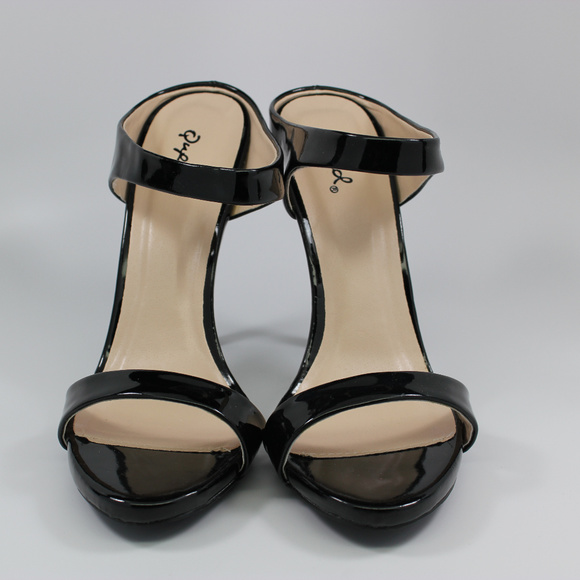 QUPID OPEN TOE PATENT SANDALS - Picture 2 of 2